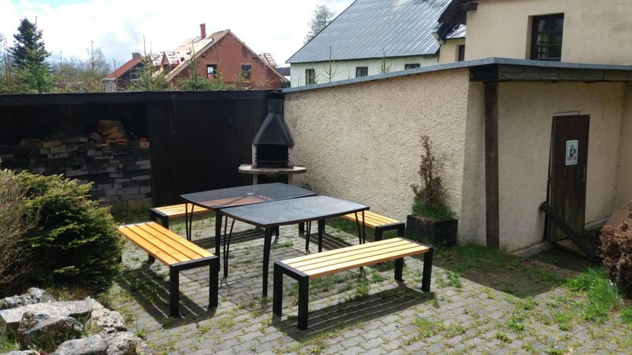 Chalupa Hrazdenka V Krusnych Horach Горни-Блатна Экстерьер фото