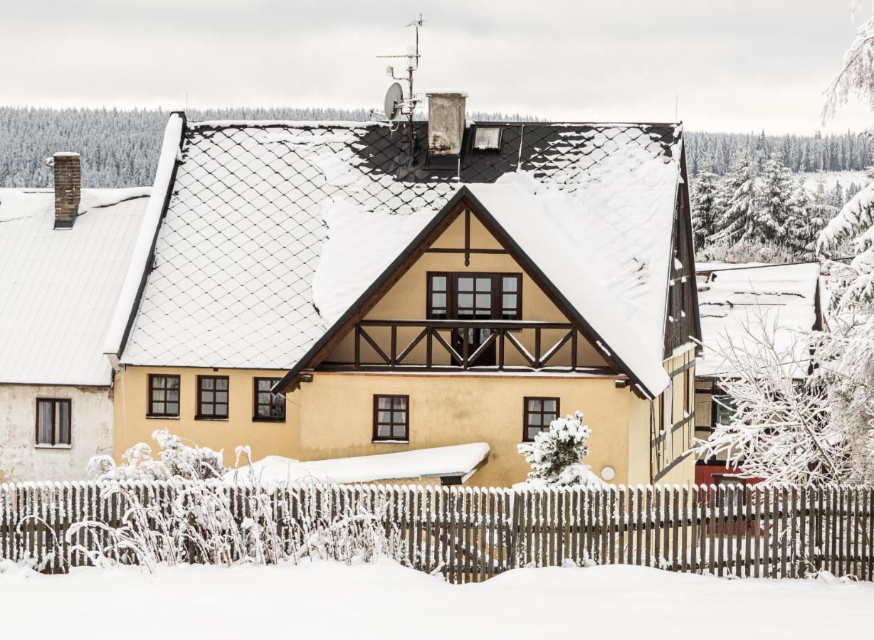 Chalupa Hrazdenka V Krusnych Horach Горни-Блатна Экстерьер фото