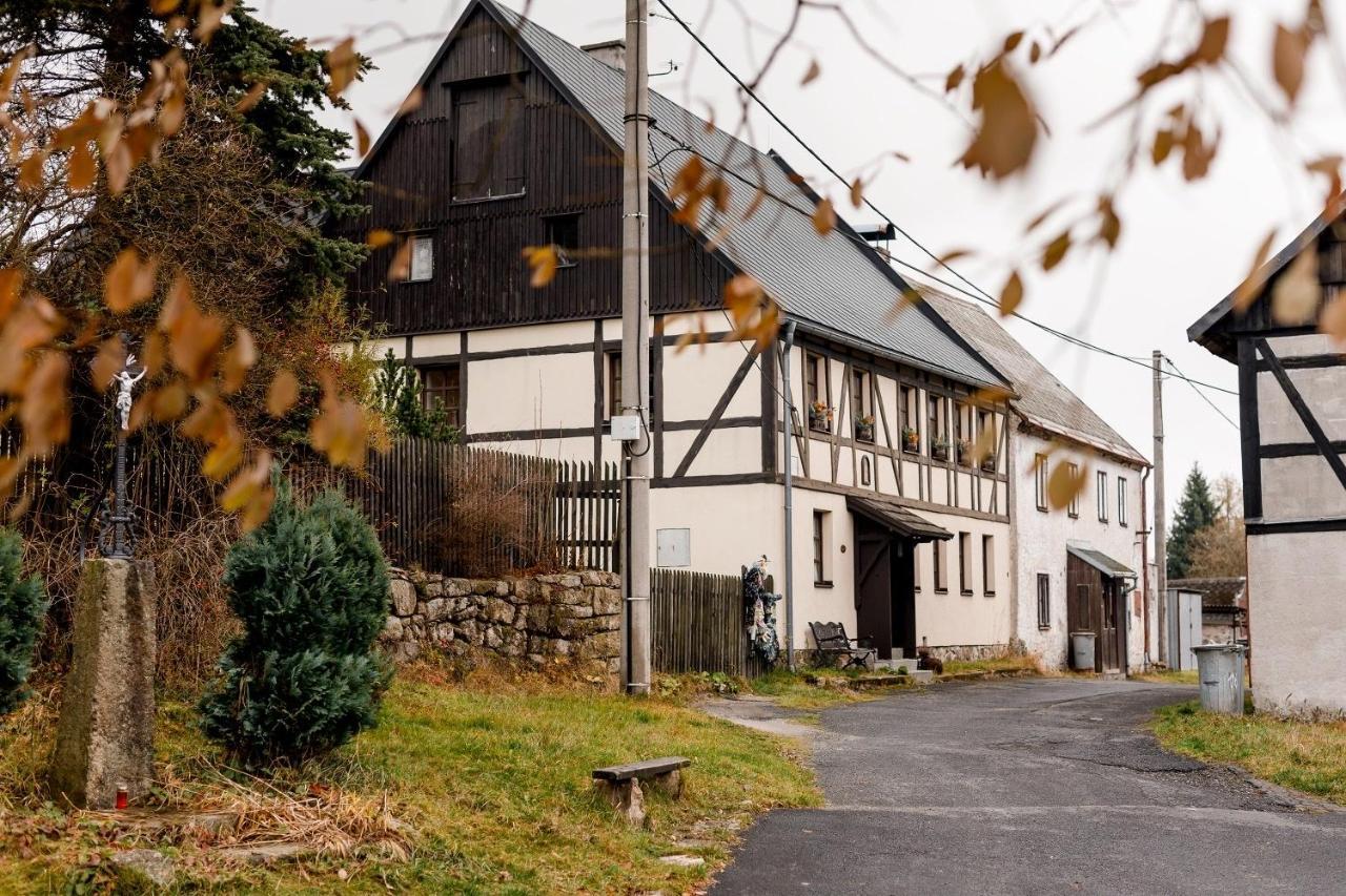 Chalupa Hrazdenka V Krusnych Horach Горни-Блатна Экстерьер фото